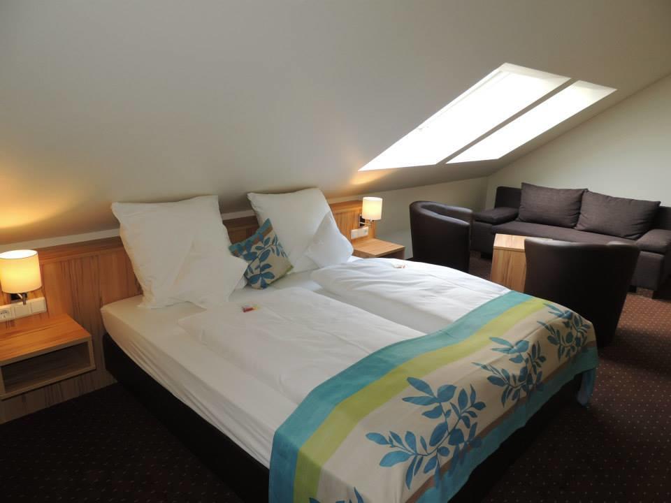 Sutter'S Landhaus Hotel Gensingen Room photo